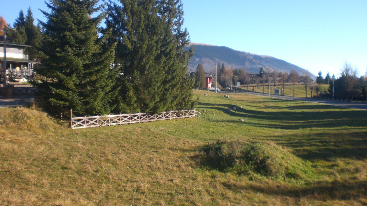 Hotel La Lepre Bianca Gallio Bagian luar foto