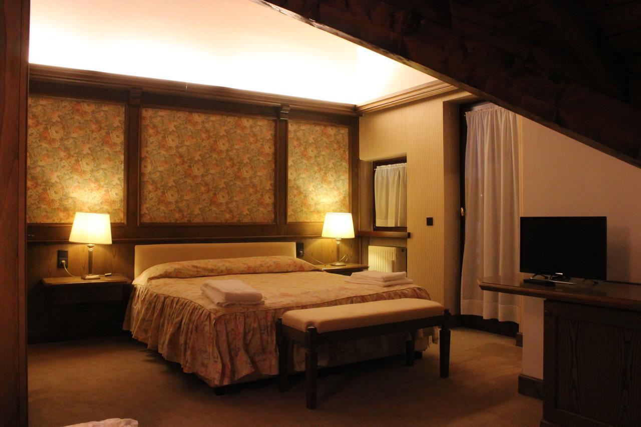 Hotel La Lepre Bianca Gallio Bagian luar foto