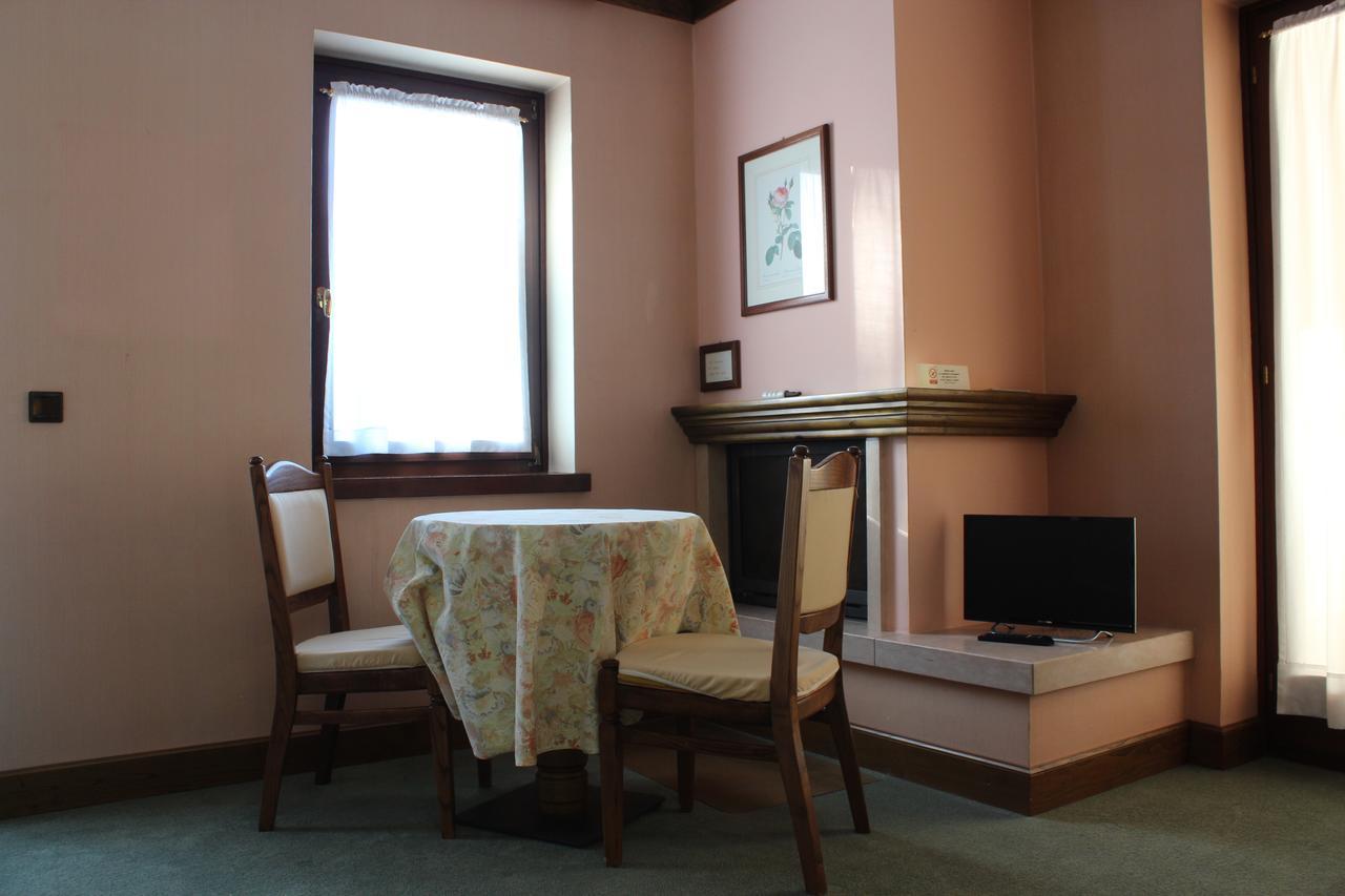 Hotel La Lepre Bianca Gallio Bagian luar foto