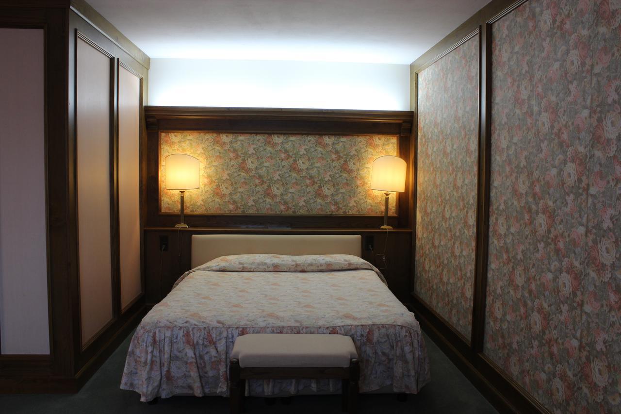 Hotel La Lepre Bianca Gallio Bagian luar foto