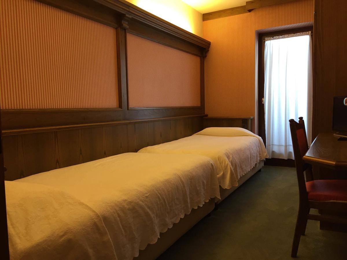 Hotel La Lepre Bianca Gallio Bagian luar foto