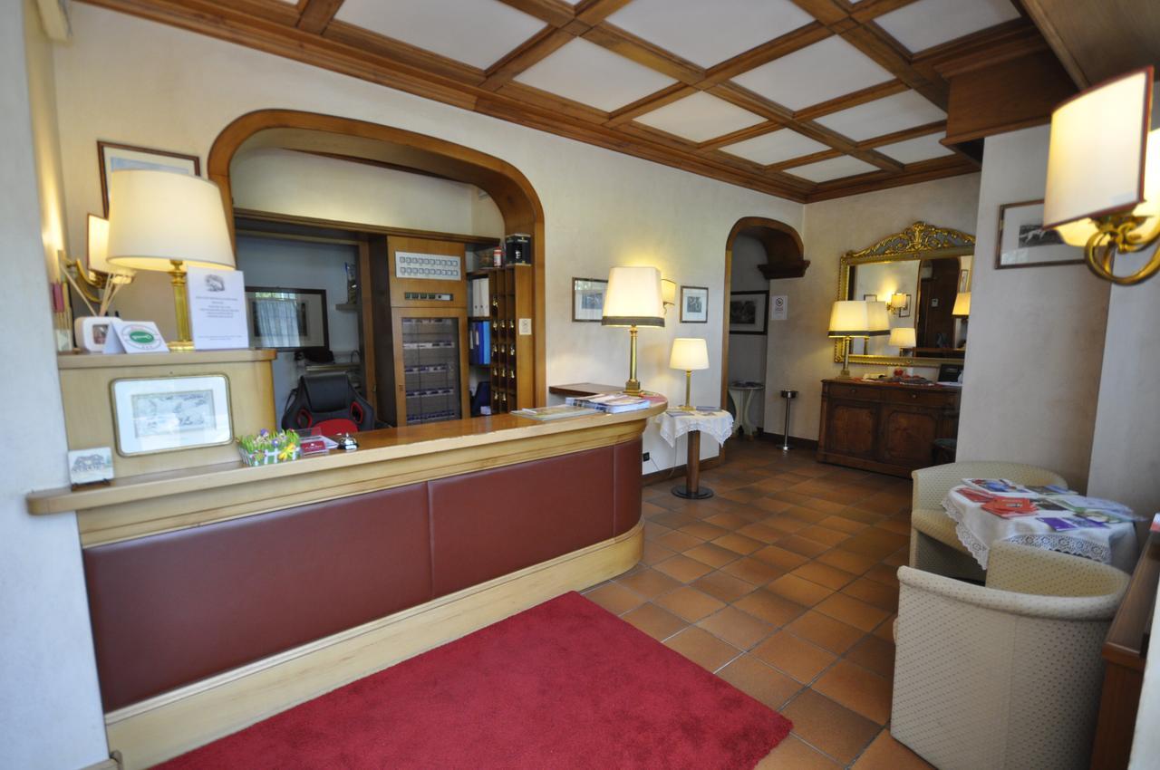 Hotel La Lepre Bianca Gallio Bagian luar foto