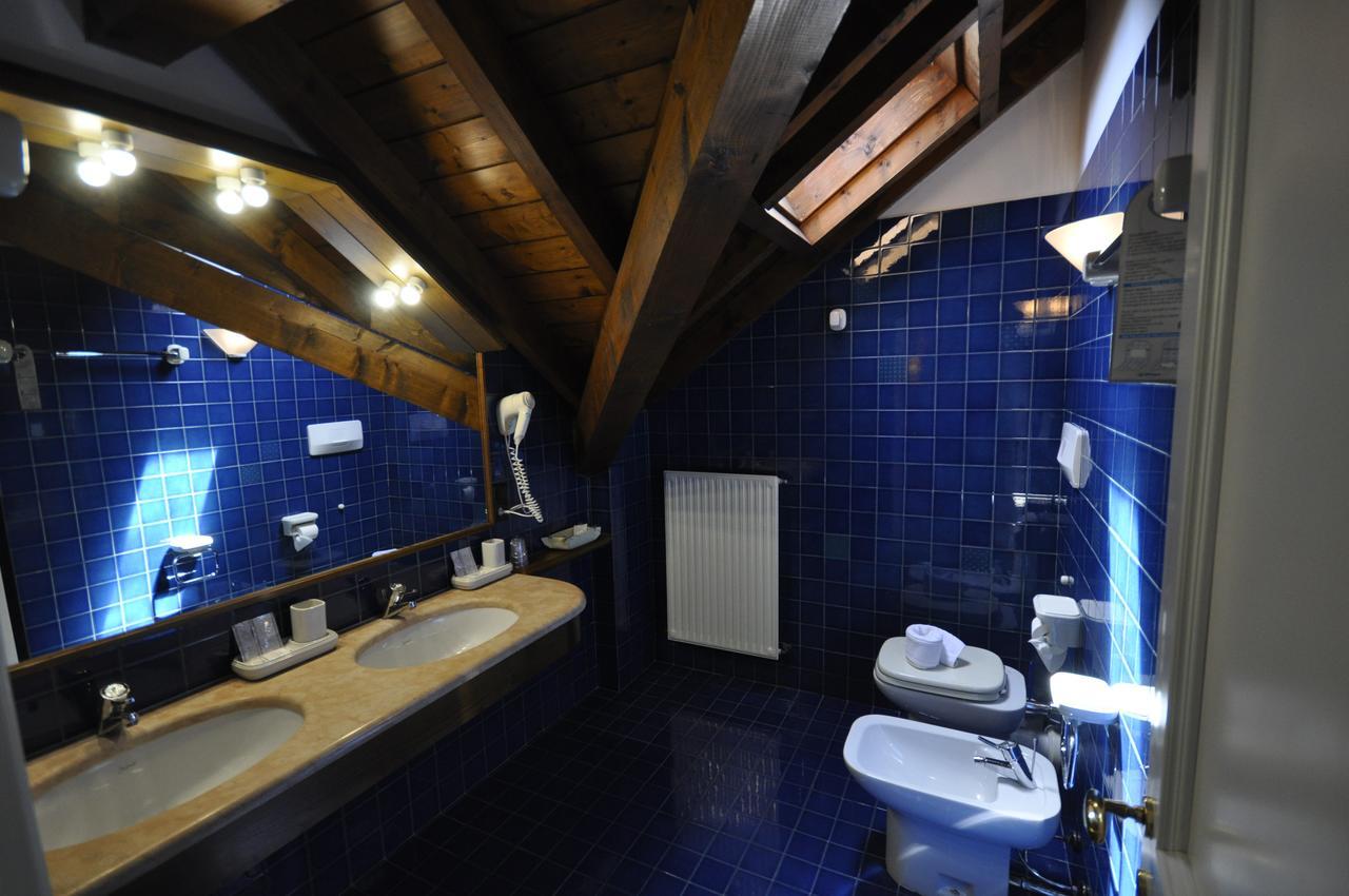 Hotel La Lepre Bianca Gallio Bagian luar foto