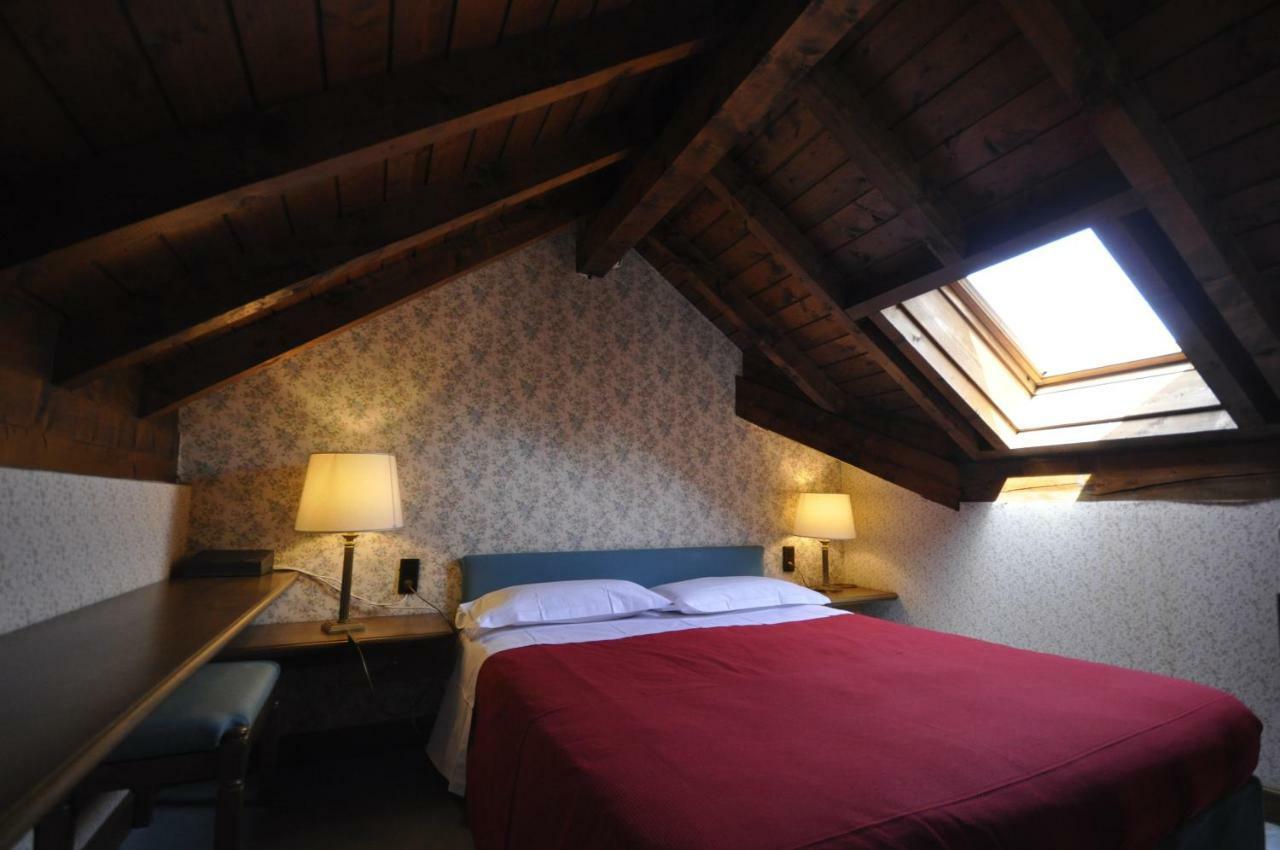 Hotel La Lepre Bianca Gallio Bagian luar foto