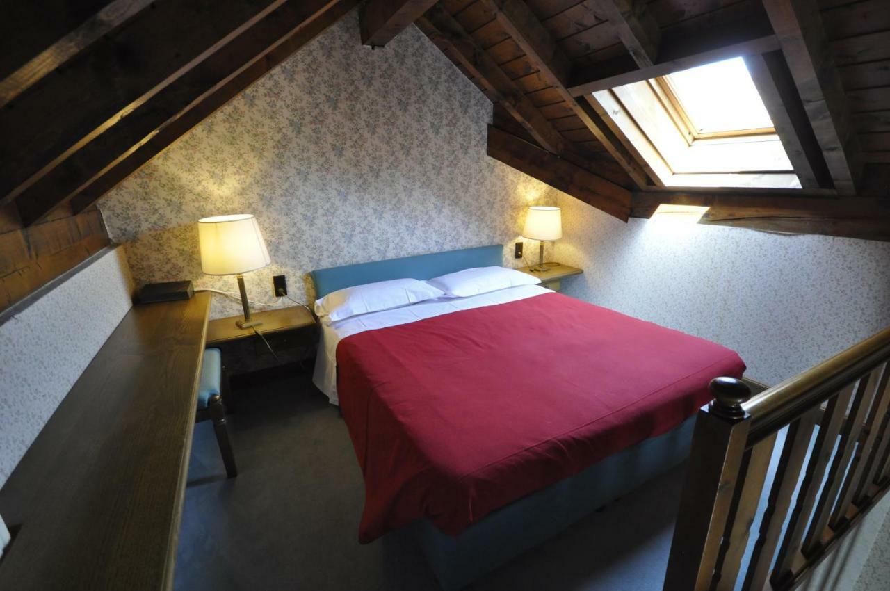 Hotel La Lepre Bianca Gallio Bagian luar foto