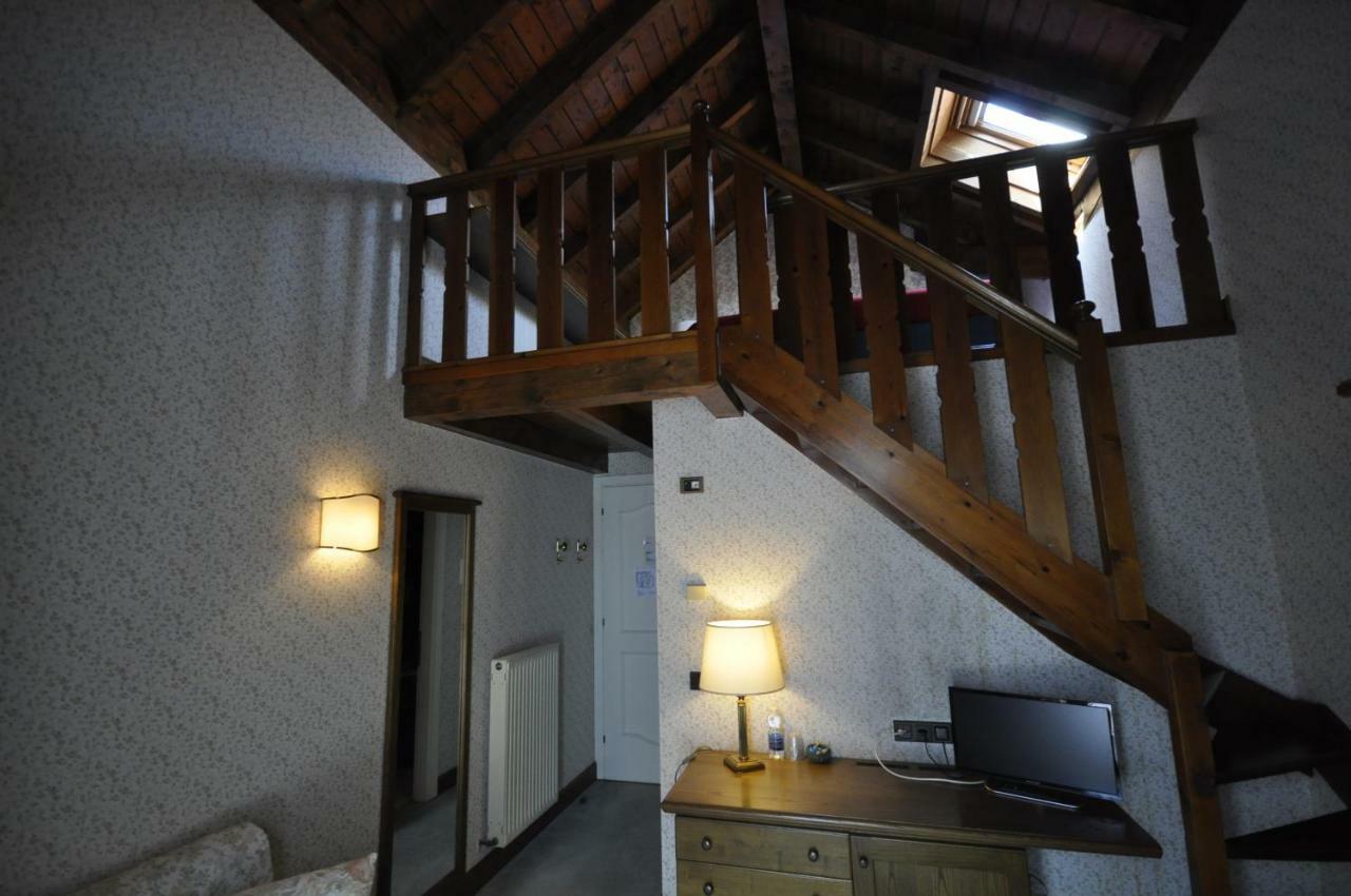 Hotel La Lepre Bianca Gallio Bagian luar foto