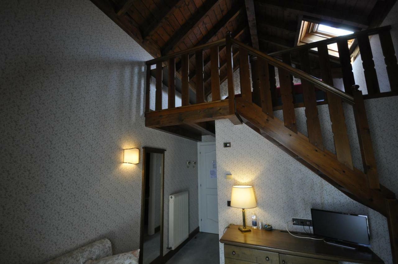 Hotel La Lepre Bianca Gallio Bagian luar foto