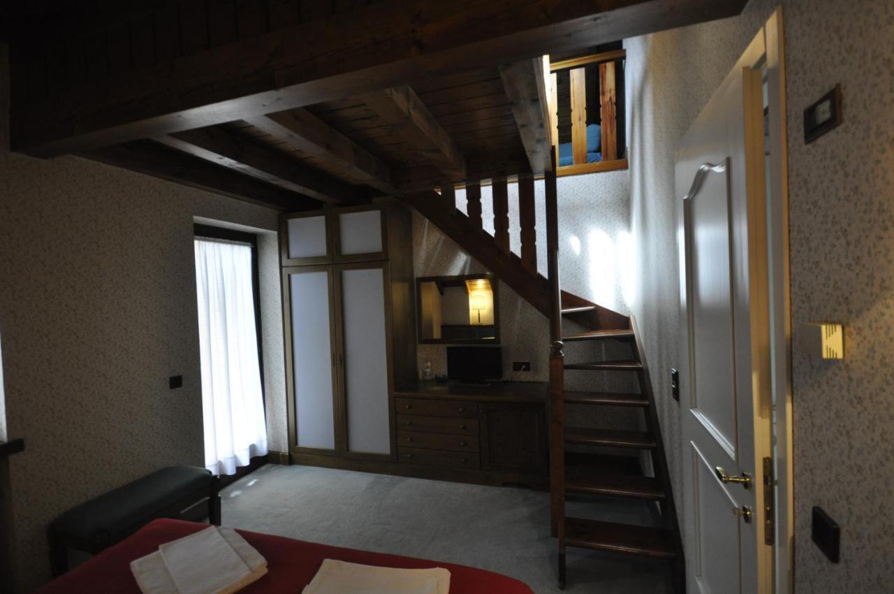 Hotel La Lepre Bianca Gallio Bagian luar foto